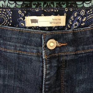 EUC Levi’s Perfect Waist 525s 💙